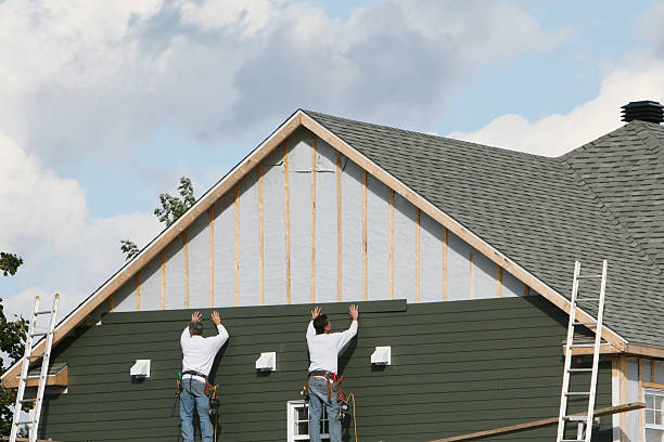 Professional Siding Contractor technician working in Girard, OH